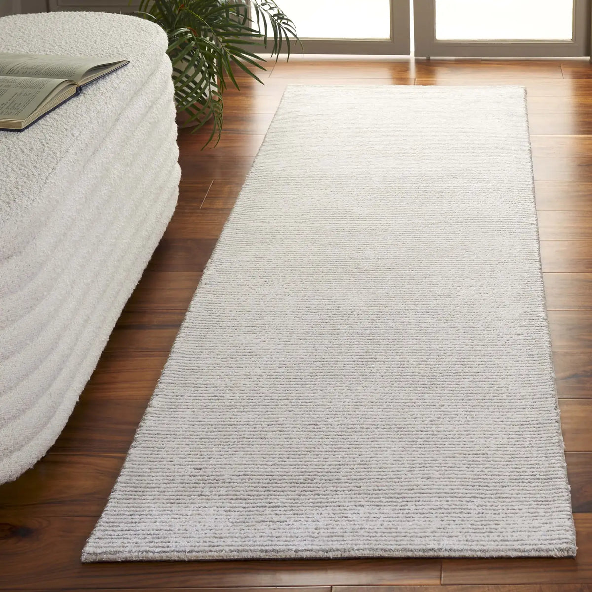 Safavieh Mirage 2'-3" x 8'-0" Rug in Ivory / Grey
