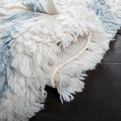 Safavieh Kenya 6'-0" x 9'-0" Rug in Ivory / Blue