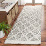 Safavieh Natura 2'-3" x 8'-0" Rug in Grey / Ivory