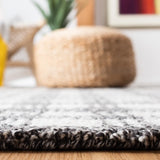 Safavieh Abstract 4'-0" x 6'-0" Rug in Ivory / Black