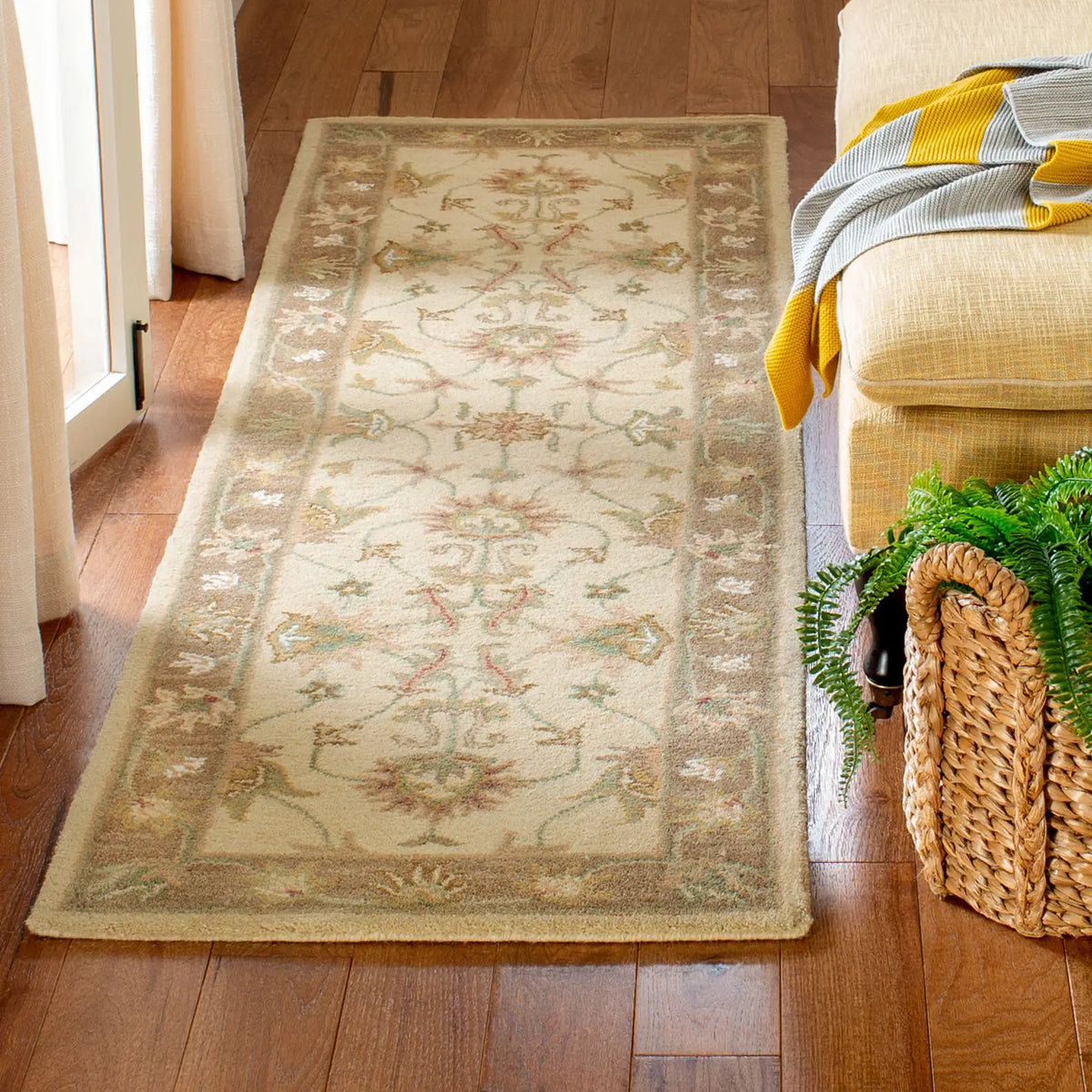 Safavieh Heritage 2'-3" x 10'-0" Rug in Ivory / Brown