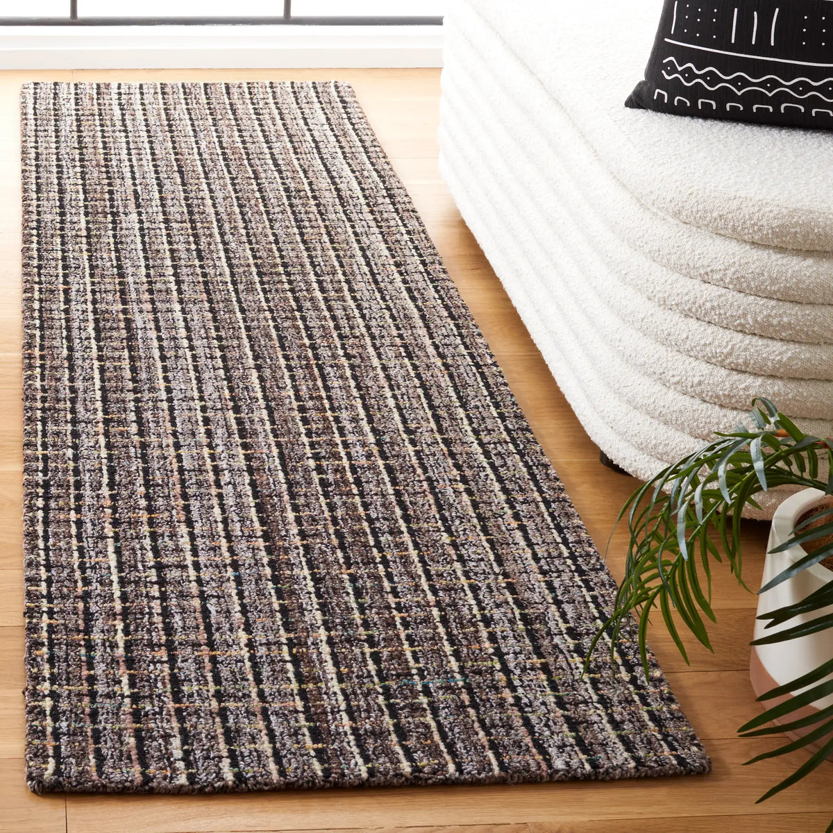 Safavieh Abstract 2'-3" x 8'-0" Rug in Brown / Black