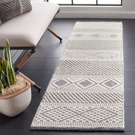 Safavieh Vermont 2'-3" x 8'-0" Rug in Ivory / Black