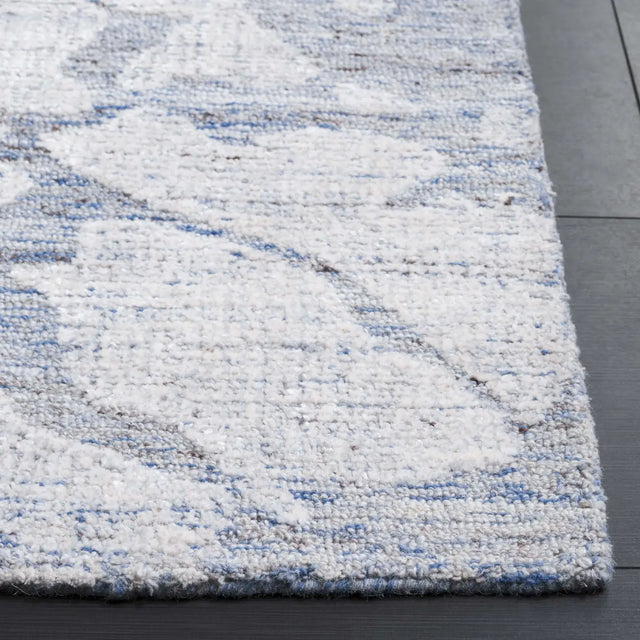 Safavieh Soho 4'-0" x 6'-0" Rug in Blue / Ivory