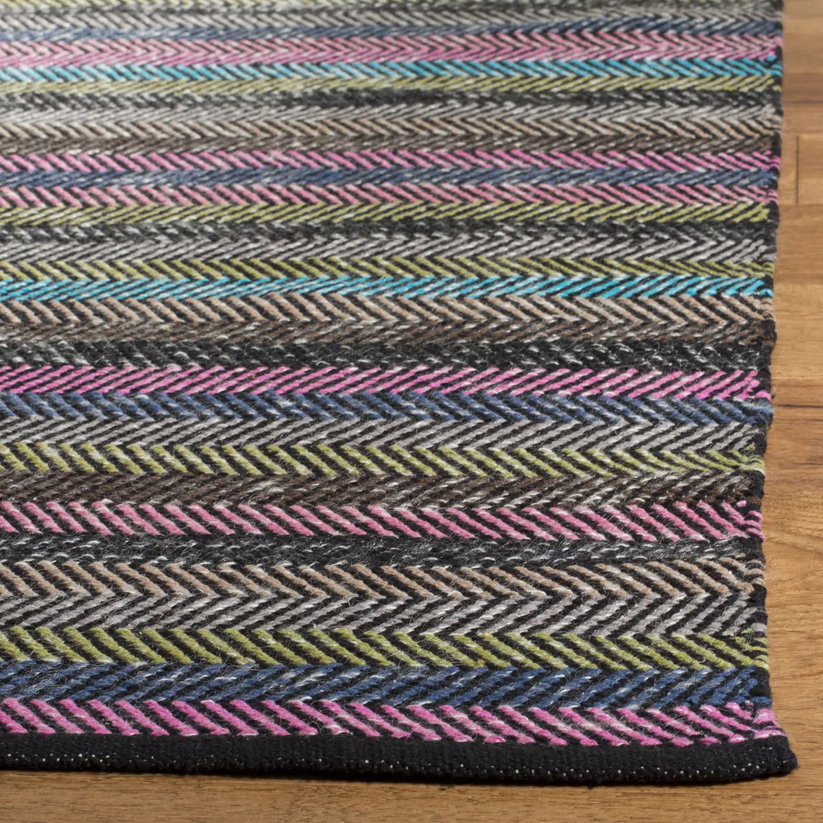 Safavieh Striped Kilim 5'-0" x 8'-0" Rug in Grey / Multi
