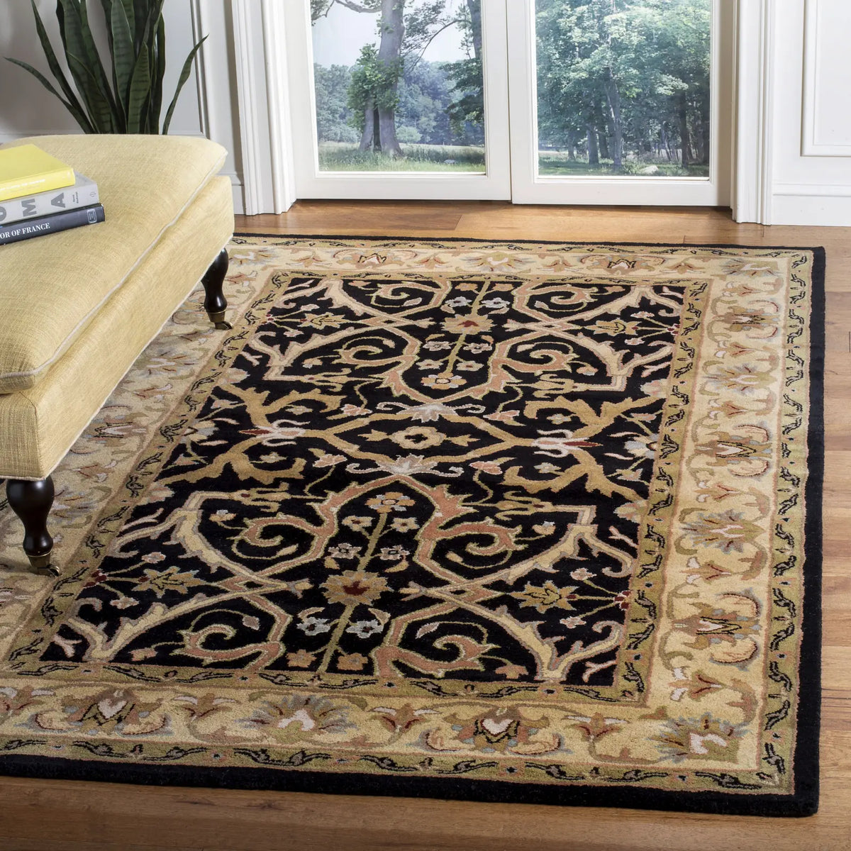 Safavieh Heritage 4'-0" x 6'-0" Rug in Charcoal / Beige