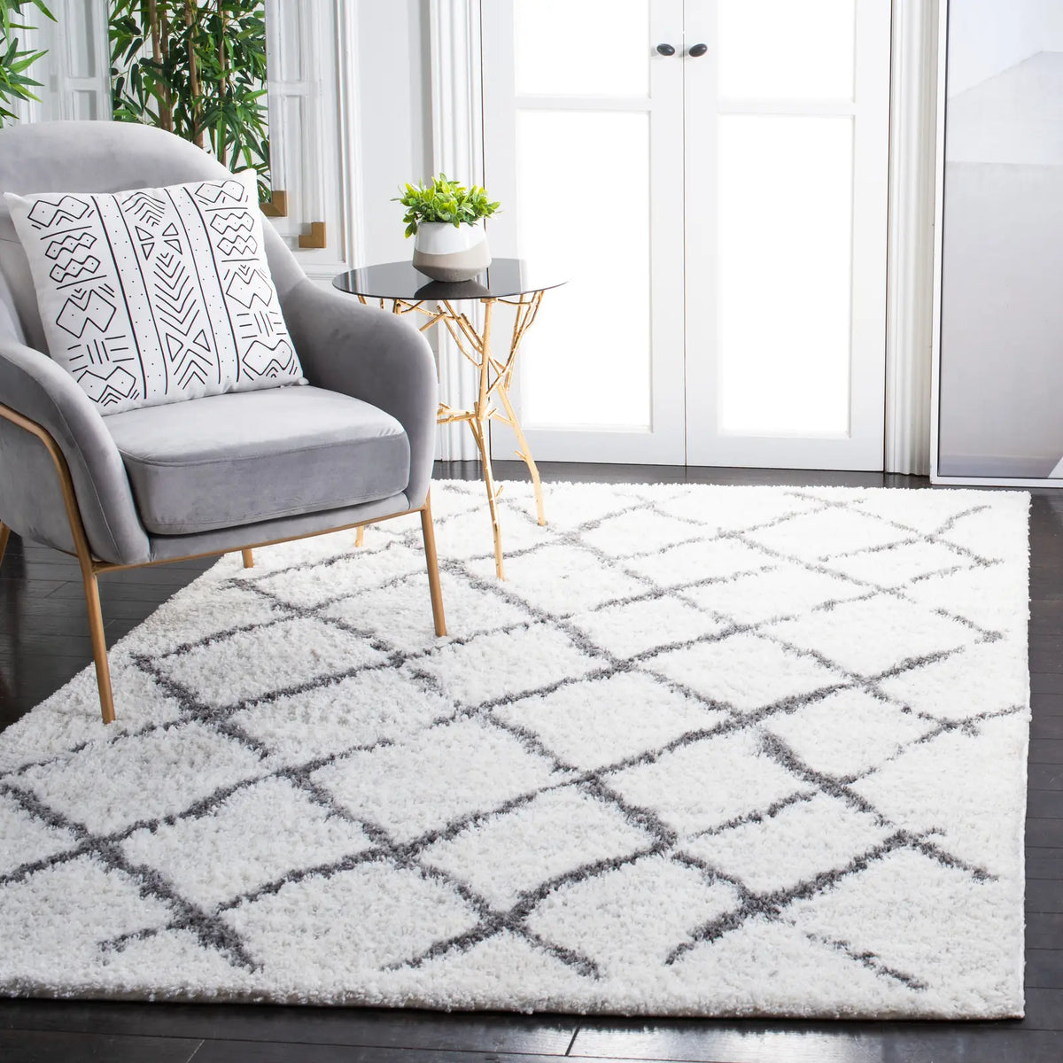 Safavieh Berber Shag 4'-5" x 6'-5" Rug in Cream / Light Grey
