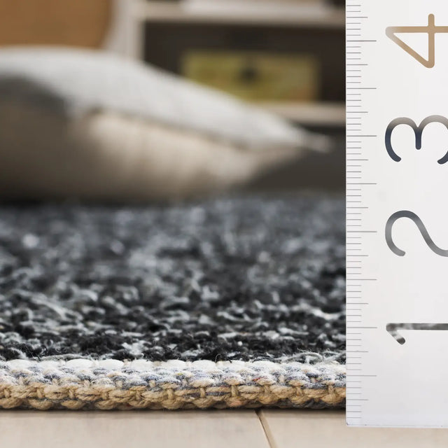 Safavieh Cape Cod 4'-0" x 6'-0" Rug in Grey / Black