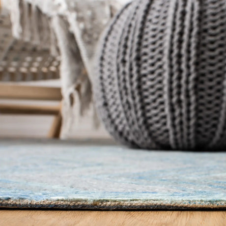 Safavieh Sahara 4'-0" x 6'-0" Rug in Grey / Aqua