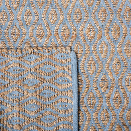 Safavieh Cape Cod 5'-0" x 8'-0" Rug in Silver / Natural