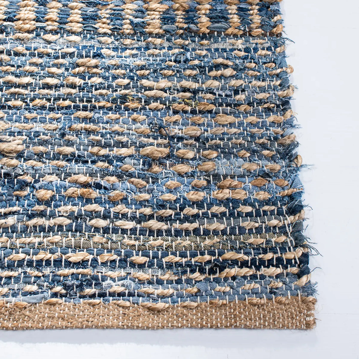 Safavieh Cape Cod 4'-0" x 6'-0" Rug in Natural / Blue