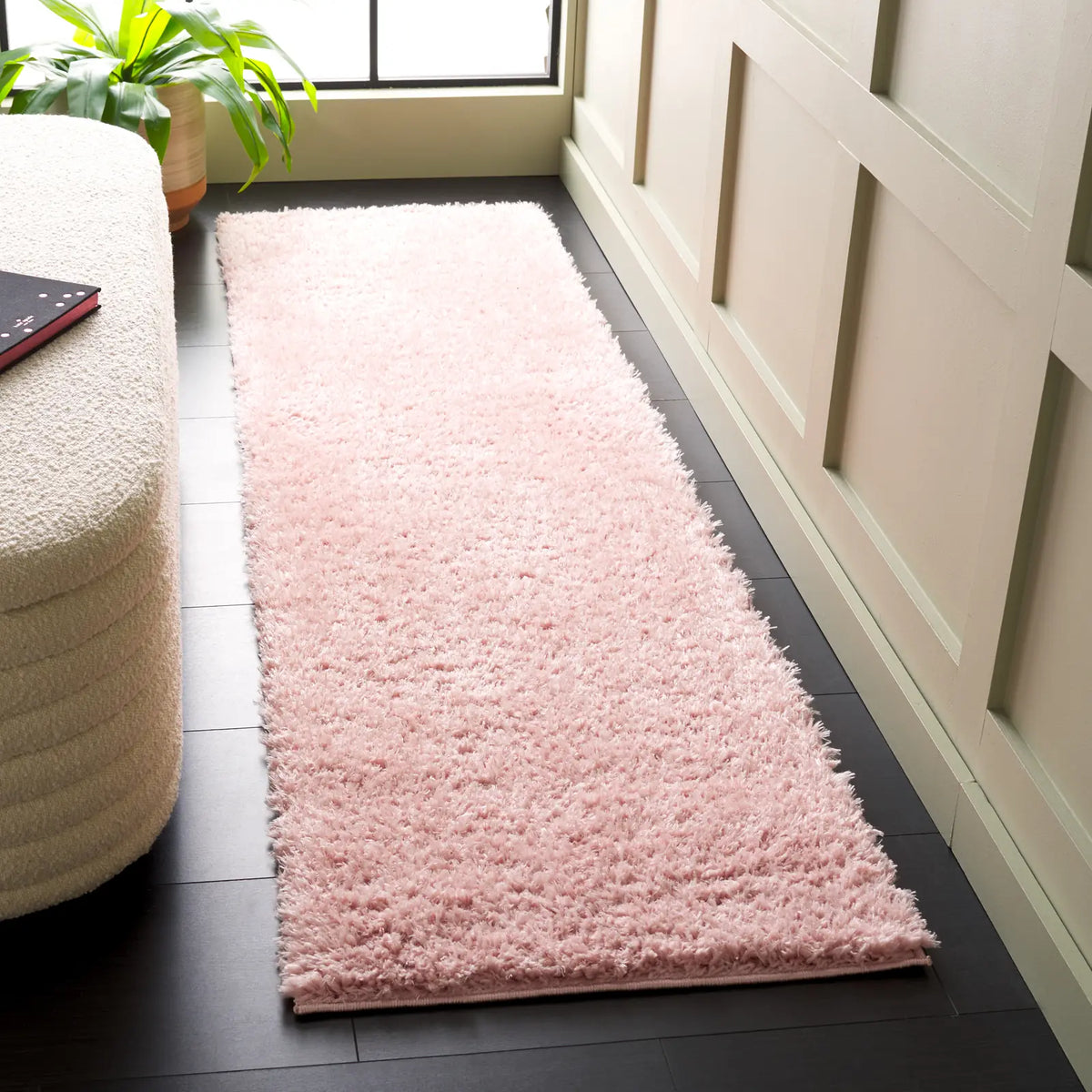 Safavieh Lindsay Shag 2'-2" x 8'-0" Rug in Pink
