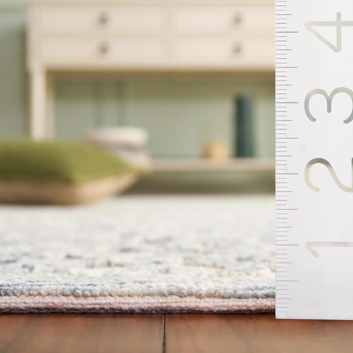 Safavieh Trace 4'-0" x 6'-0" Rug in Charcoal / Ivory