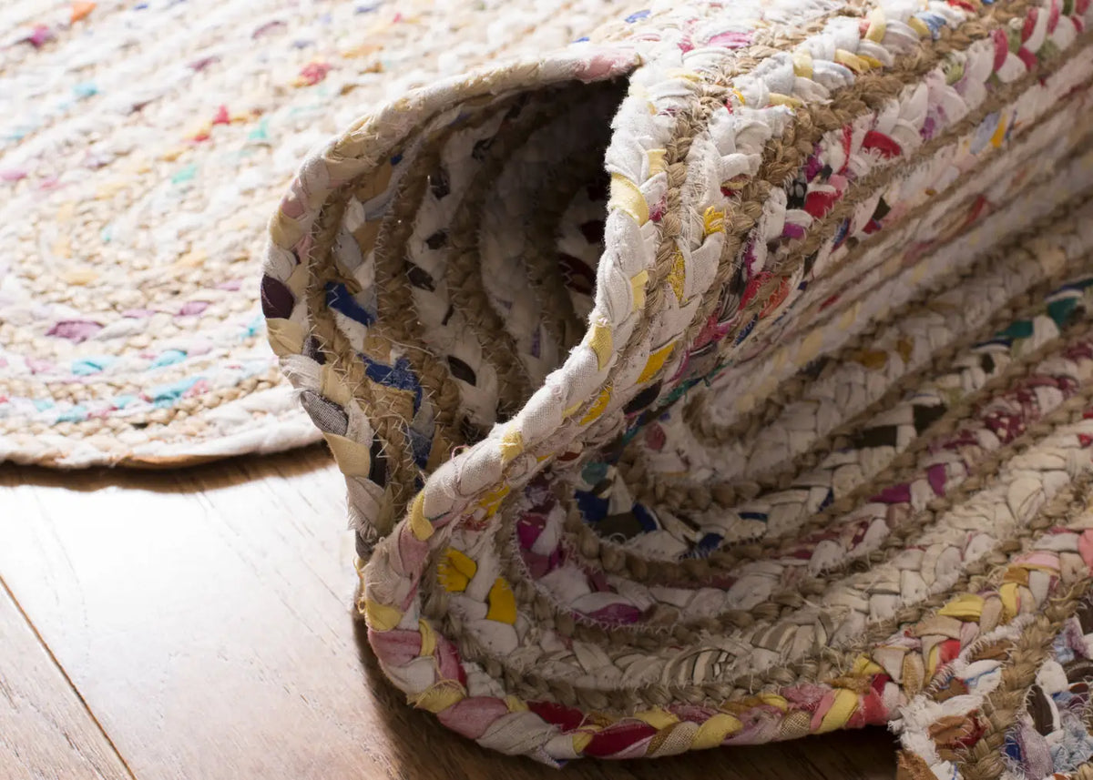 Safavieh Cape Cod 4'-0" x 6'-0" Rug in Ivory / Multi