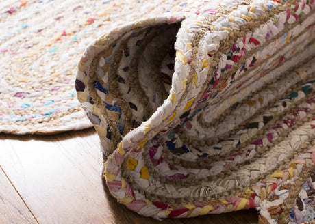 Safavieh Cape Cod 4'-0" x 6'-0" Rug in Ivory / Multi