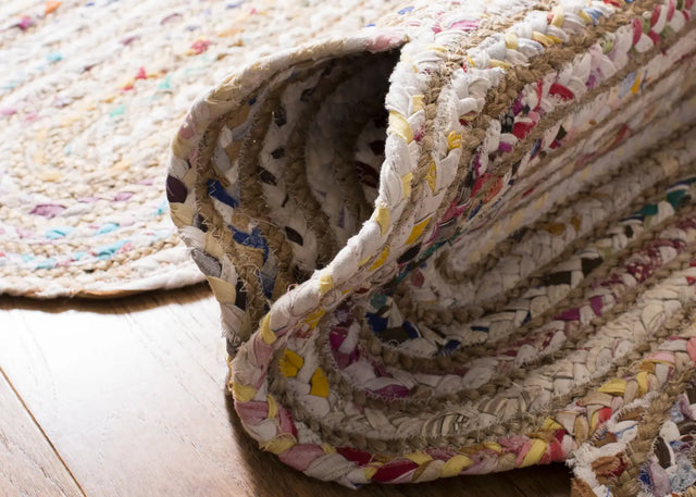 Safavieh Cape Cod 4'-0" x 6'-0" Rug in Ivory / Multi