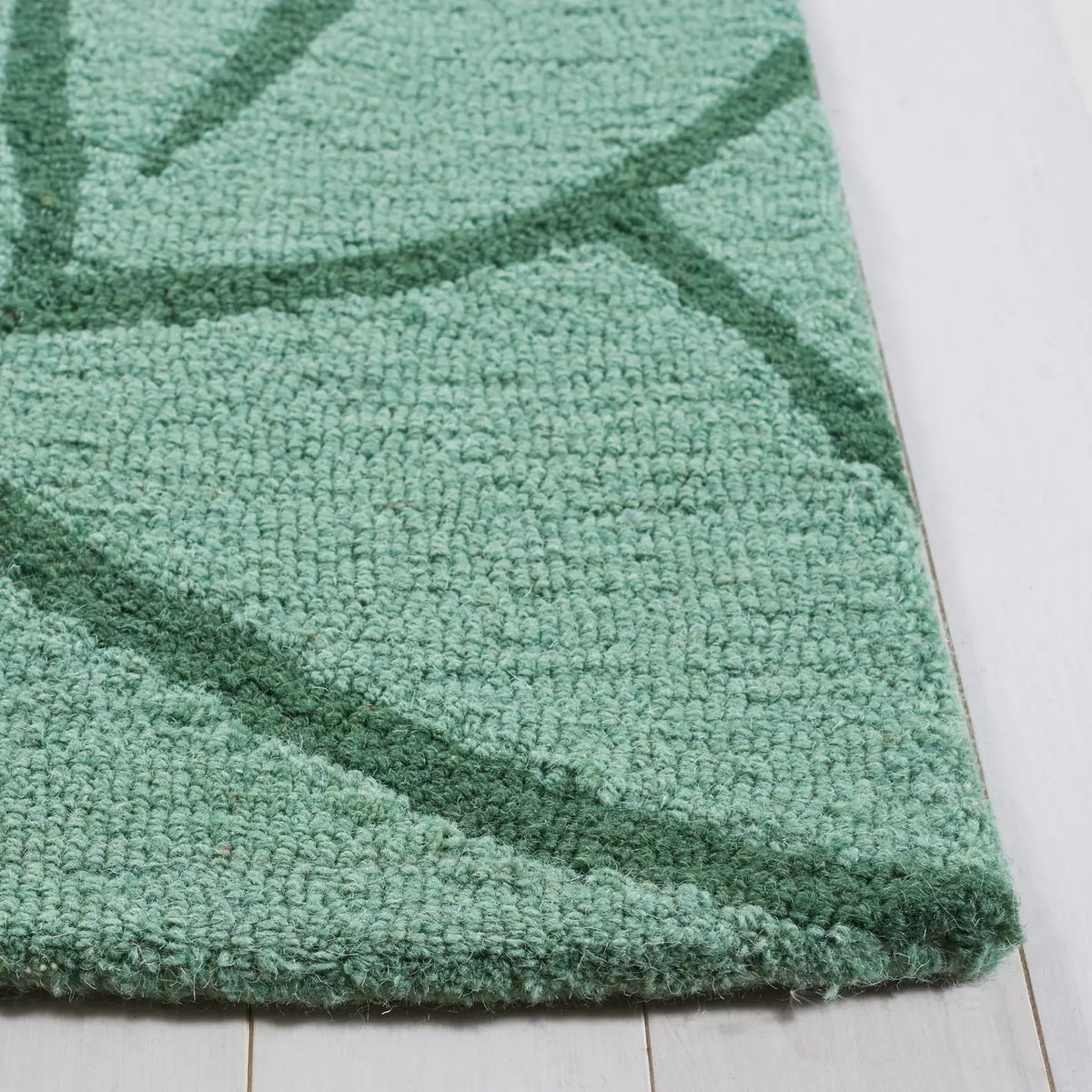Safavieh Fifth Avenue 5'-0" x 8'-0" Rug in Green / Ivory