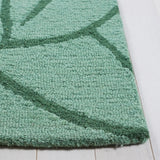 Safavieh Fifth Avenue 5'-0" x 8'-0" Rug in Green / Ivory