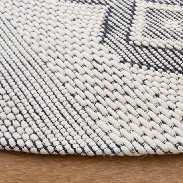 Safavieh Vermont 6'-0" x 6'-0" Rug in Ivory / Black