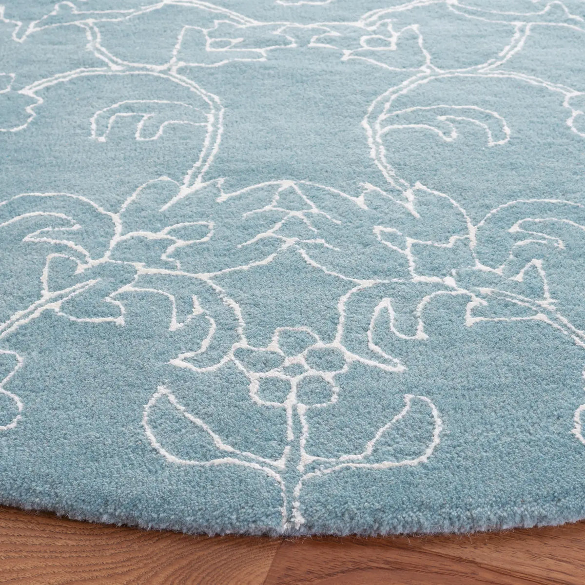 Safavieh Fifth Avenue 7'-0" x 7'-0" Rug in Blue / Ivory