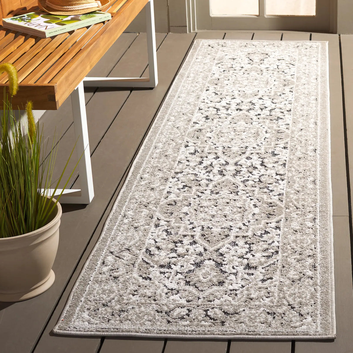 Safavieh Cabana 2'-2" x 8'-0" Rug in Grey / Ivory