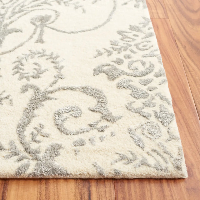 Safavieh Bella 4'-0" x 6'-0" Rug in Ivory / Grey