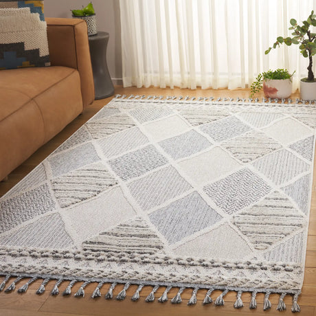 Safavieh Chloe 4'-0" x 6'-0" Rug in Ivory / Grey