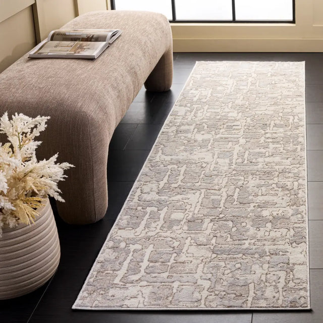 Safavieh Spectrum 2'-2" x 8'-0" Rug in Ivory / Grey Beige