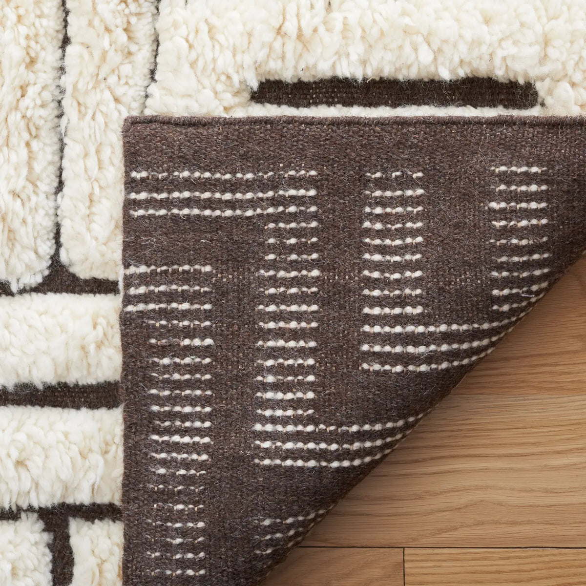 Safavieh Kenya 5'-0" x 8'-0" Rug in Ivory / Brown