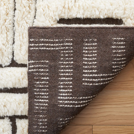Safavieh Kenya 5'-0" x 8'-0" Rug in Ivory / Brown