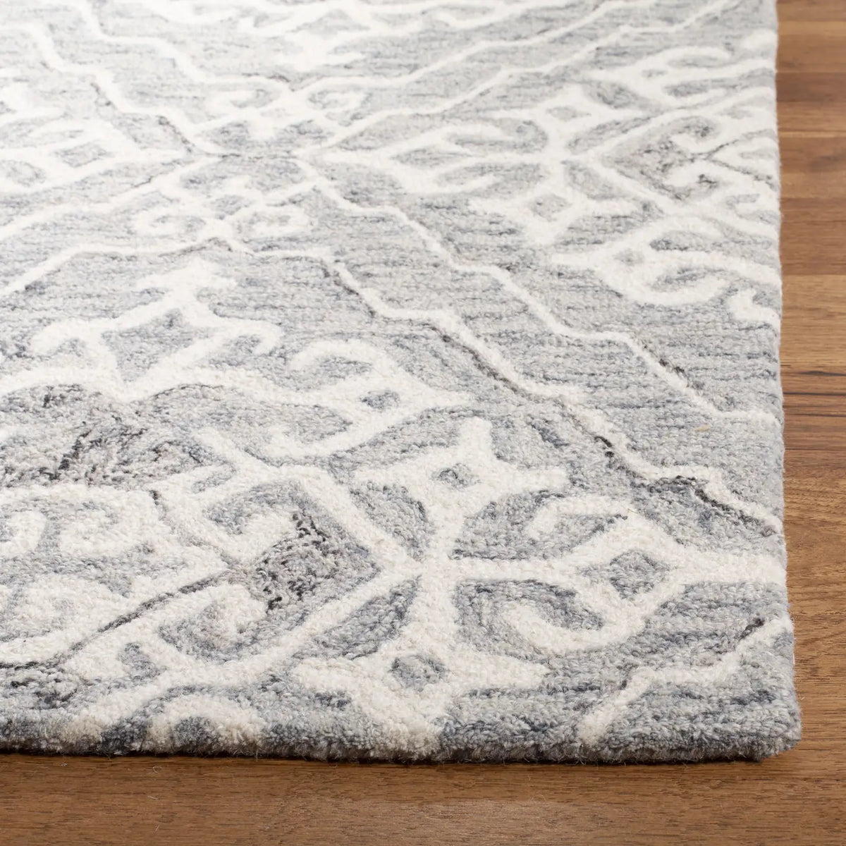 Safavieh Micro-Loop 4'-0" x 6'-0" Rug in Grey / Ivory