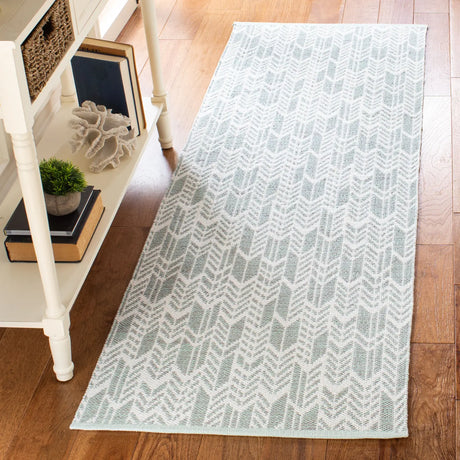 Safavieh Montauk 2'-3" x 7'-0" Rug in Light Green / Ivory