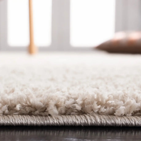 Safavieh August Shag 500 4'-0" x 6'-0" Rug in Beige