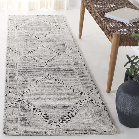 Safavieh Kenya 2'-3" x 9'-0" Rug in Ivory / Black