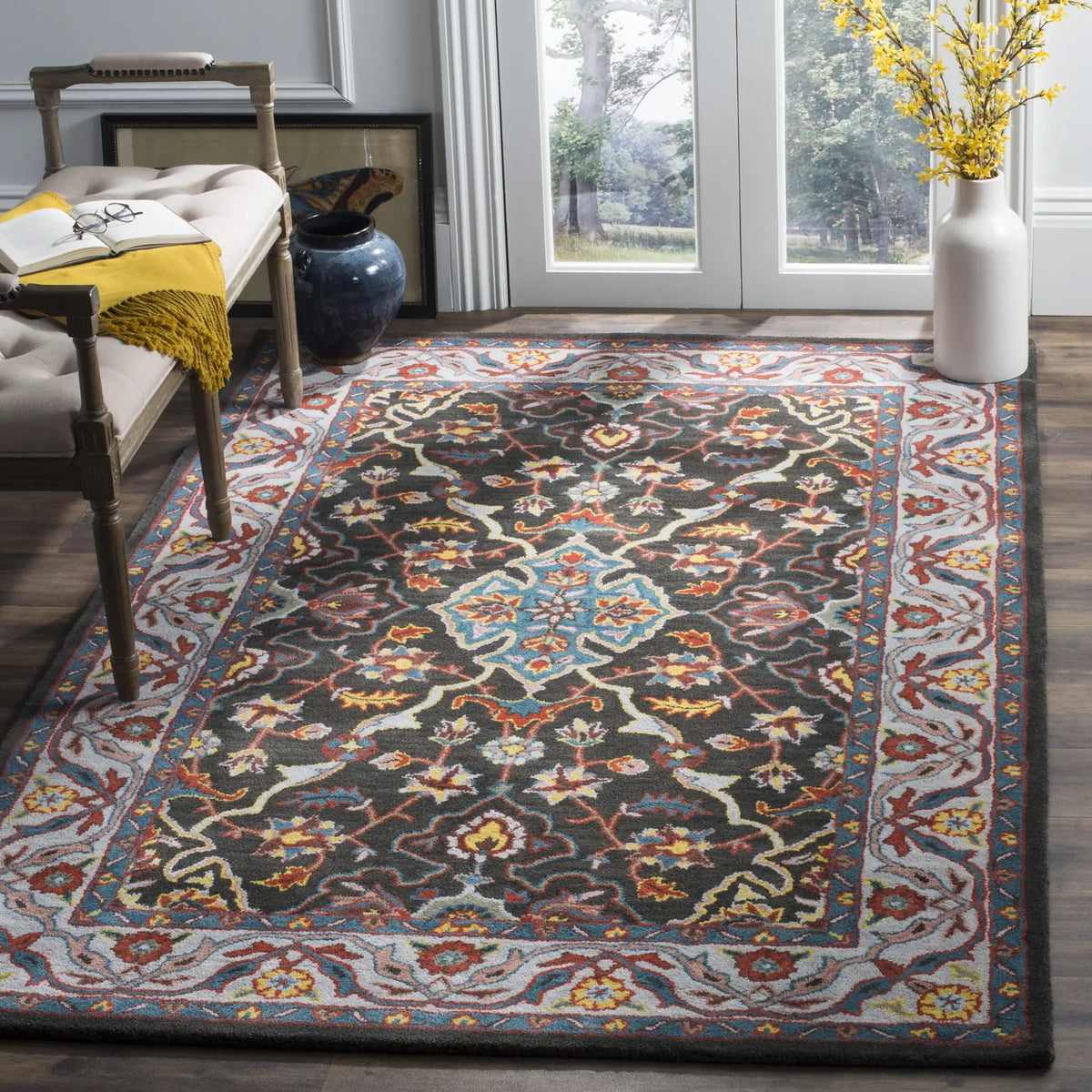 Safavieh Heritage 4'-0" x 6'-0" Rug in Charcoal / Ivory