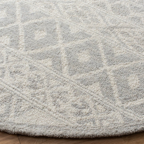 Safavieh Blossom 6'-0" x 6'-0" Rug in Silver / Ivory