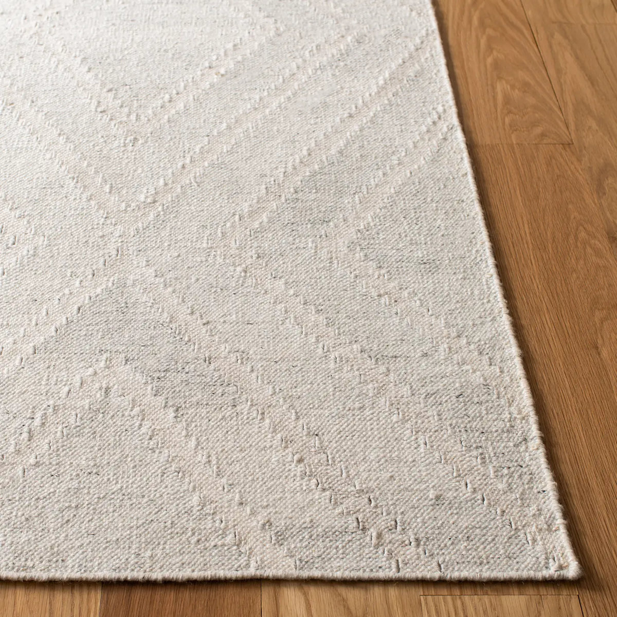 Safavieh Kilim 5'-0" x 8'-0" Rug in Ivory / Ivory