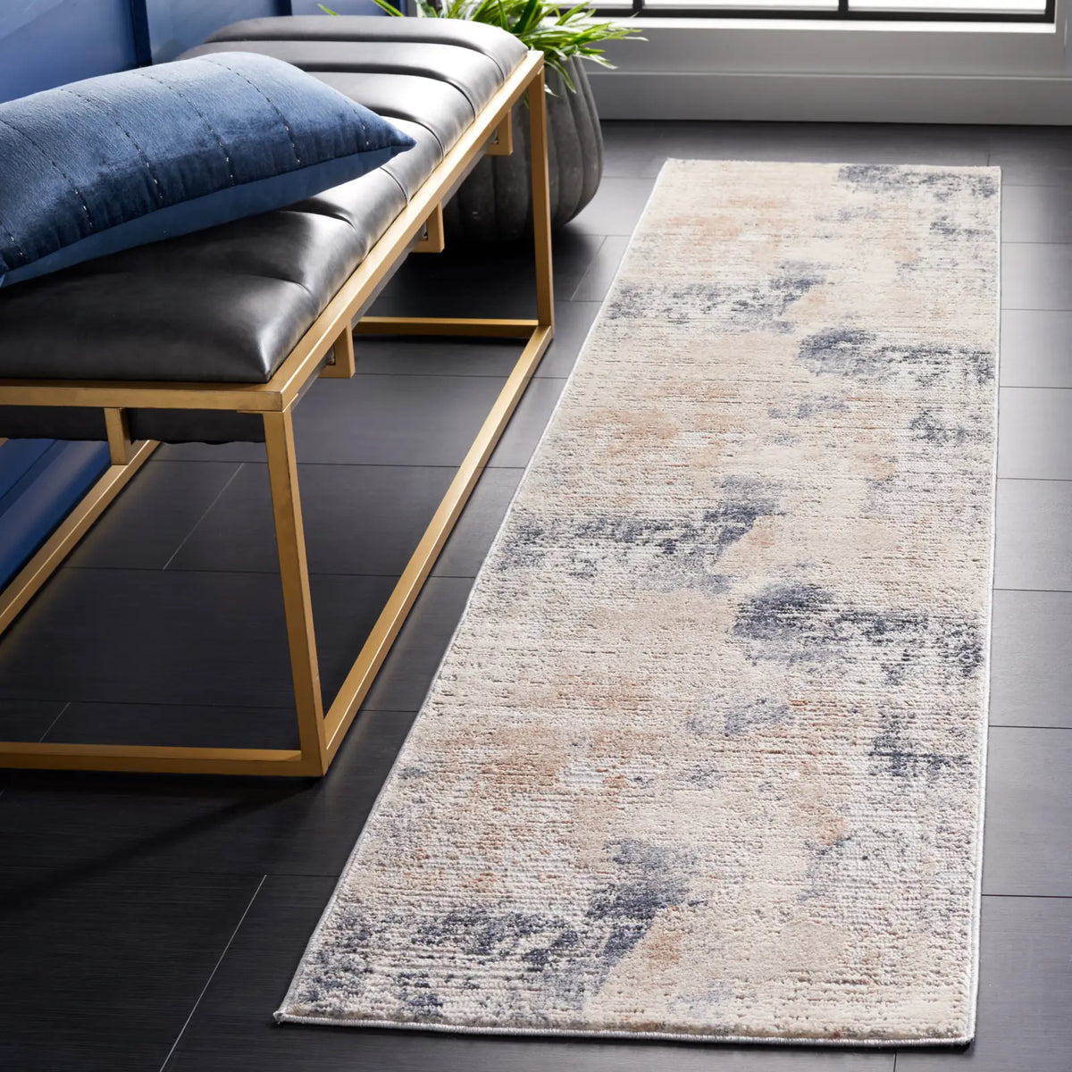 Safavieh Vogue 2'-0" x 8'-0" Rug in Beige / Blue