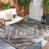 Safavieh Havana 4'-5" x 6'-5" Rug in Light Brown / Black