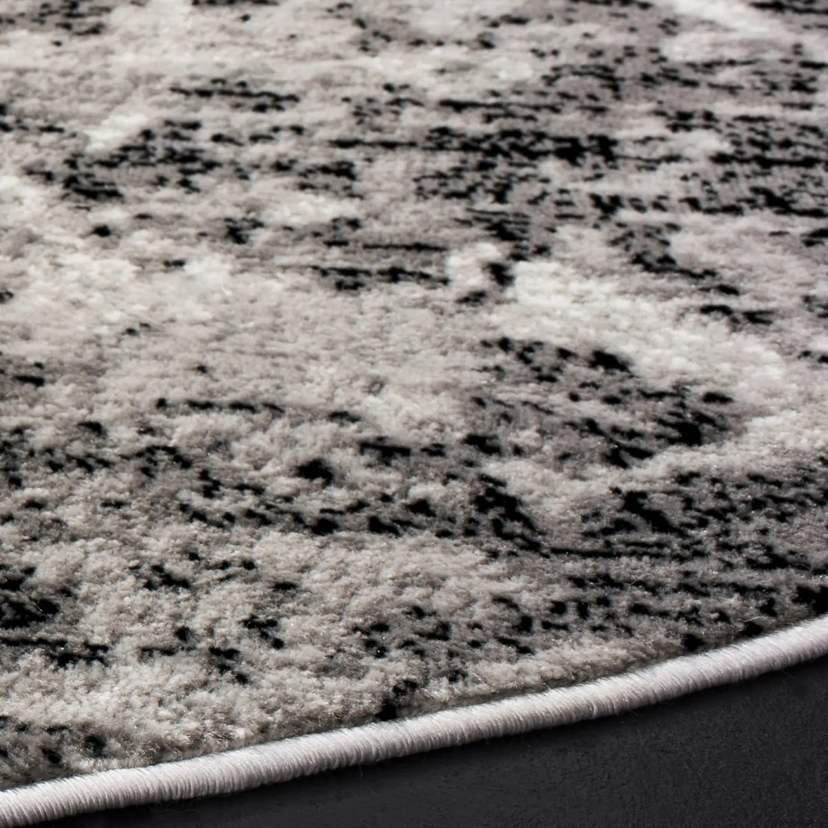 Safavieh Skyler 6'-7" x 6'-7" Rug in Charcoal / Ivory