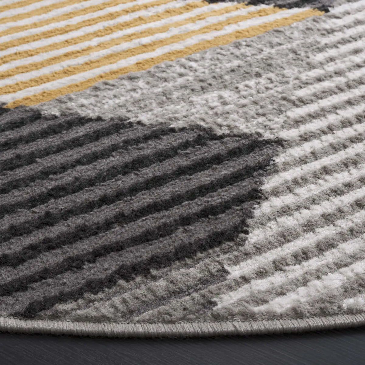 Safavieh Pyramid 6'-7" x 6'-7" Rug in Grey / Ivory Gold