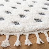 Safavieh Moroccan Tassel Shag 6'-7" x 6'-7" Rug in Ivory / Grey