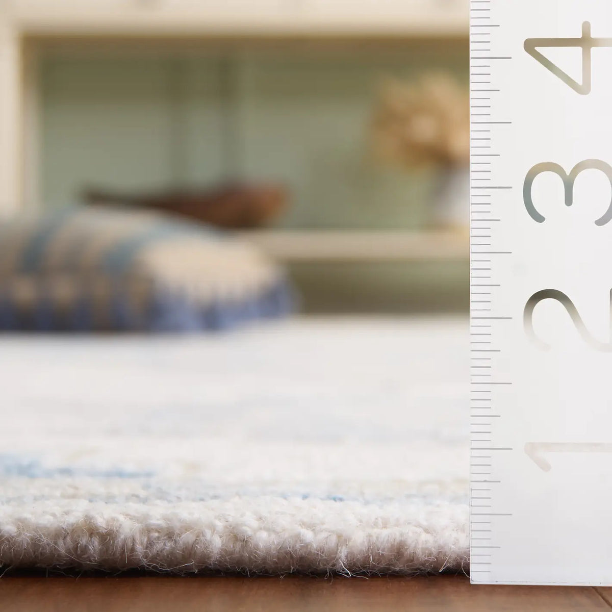 Safavieh Micro-Loop 4'-0" x 6'-0" Rug in Ivory / Navy