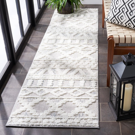 Safavieh Trends 2'-2" x 8'-0" Rug in Grey / Ivory