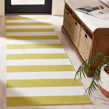 Safavieh Montauk 2'-3" x 7'-0" Rug in Green / Ivory