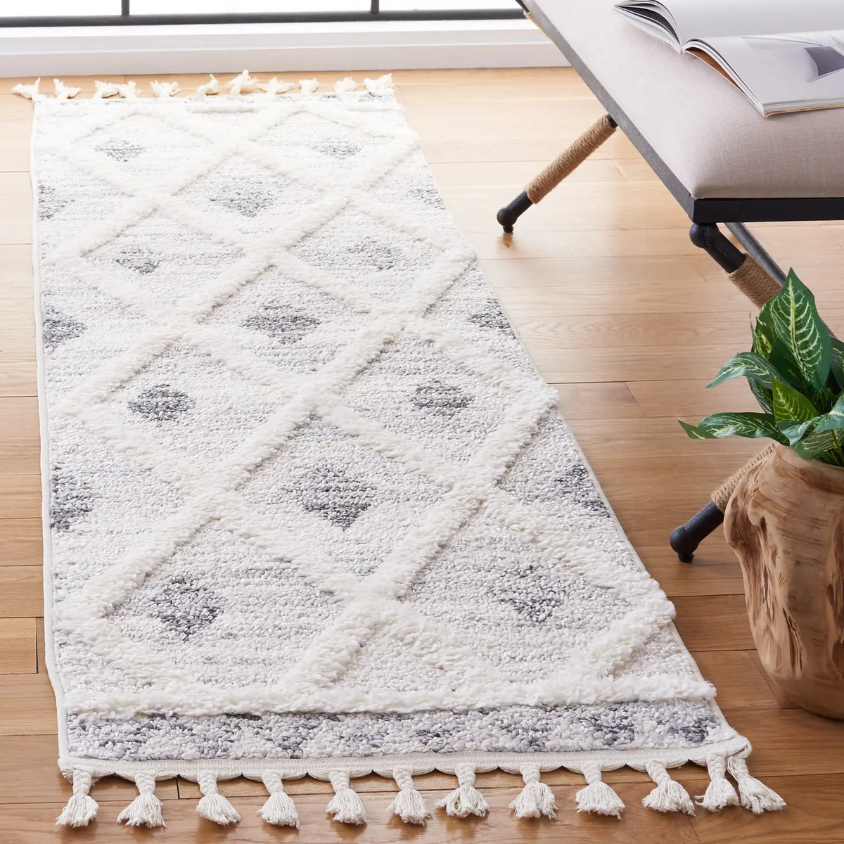 Safavieh Moroccan Tassel Shag 2'-3" x 8'-0" Rug in Beige / Grey