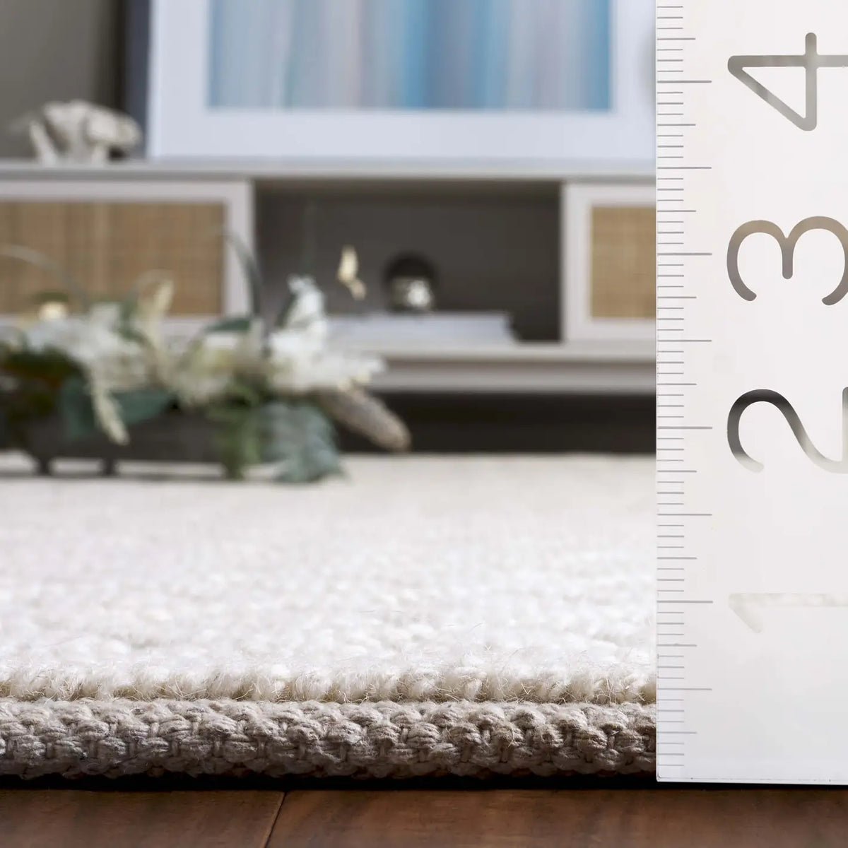 Safavieh Vermont 4'-0" x 6'-0" Rug in Ivory