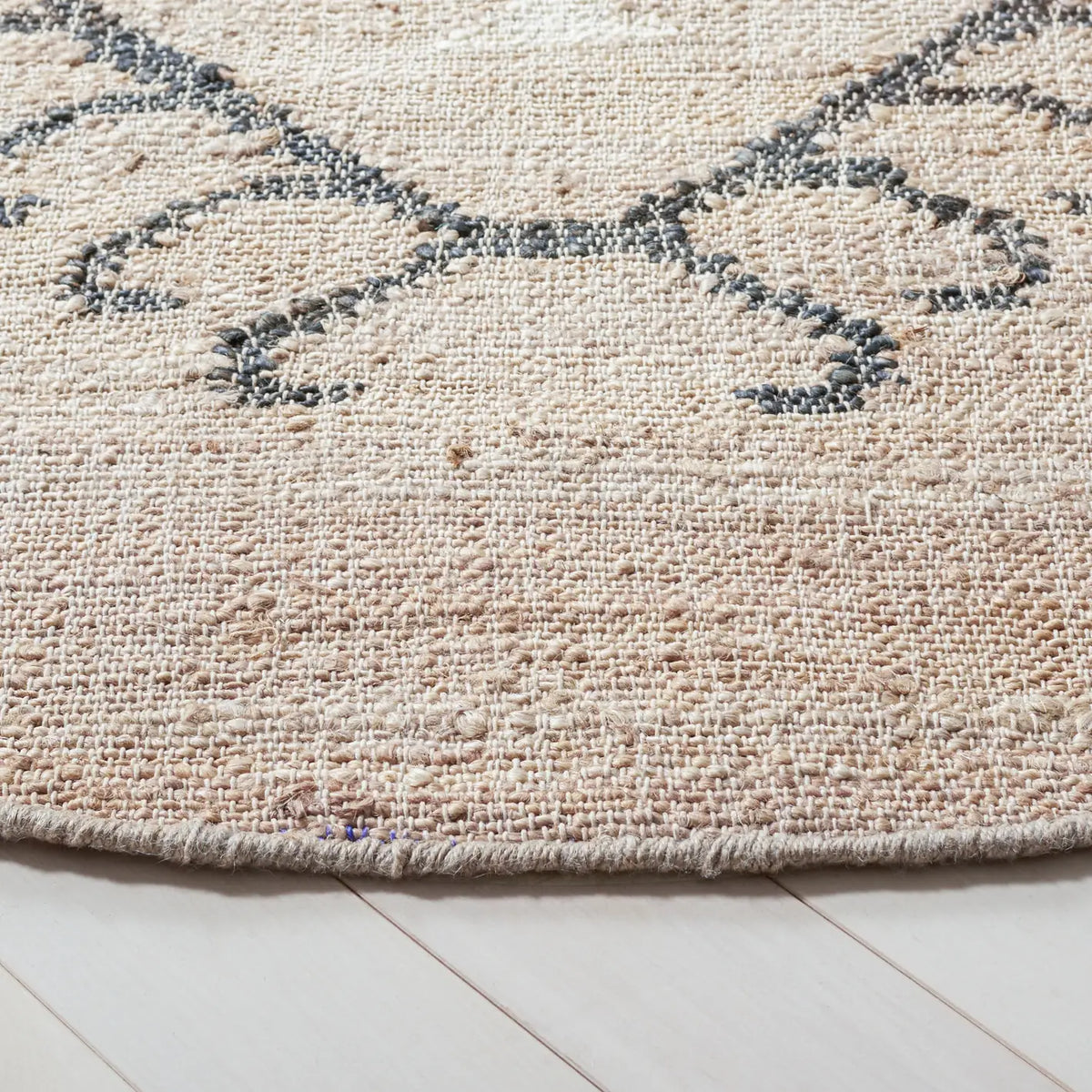 Safavieh Kilim 7'-0" x 7'-0" Rug in Grey / Black