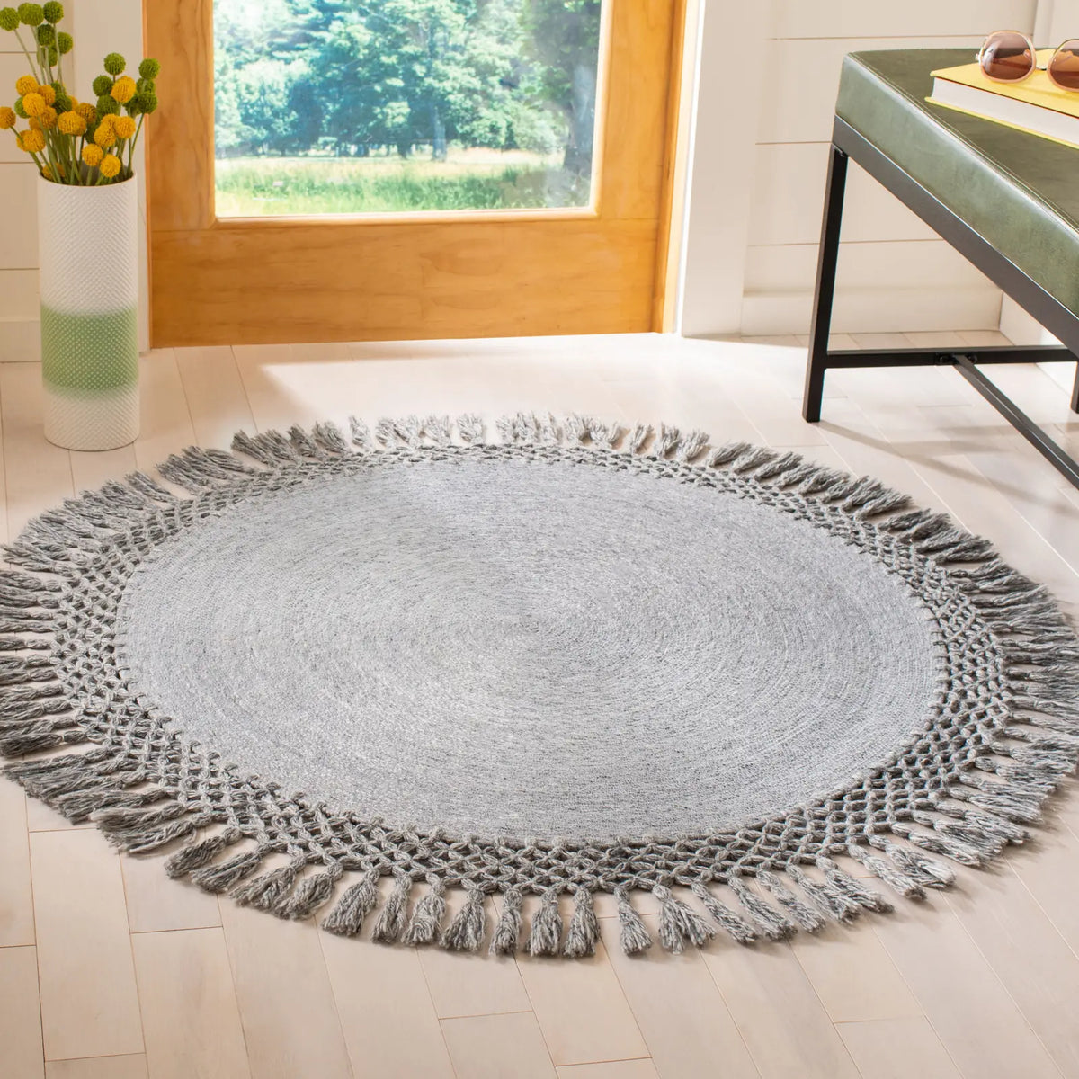 Safavieh Sahara 3'-0" x 3'-0" Rug in Silver