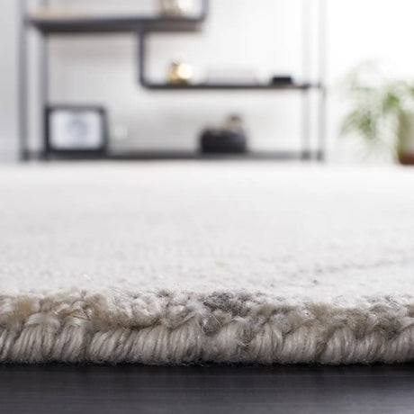 Safavieh Abstract 4'-0" x 6'-0" Rug in Light Grey / Beige